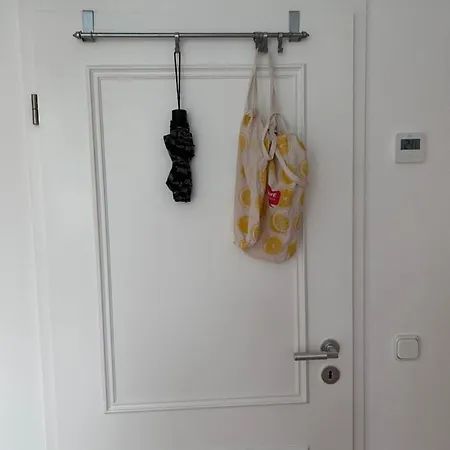 Privates Mit Bad, Kueche, Sofa & Balkon Frankfurt am Main