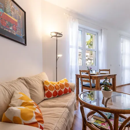 Apartmán Privates Mit Bad, Kueche, Sofa & Balkon Frankfurt nad Mohanem