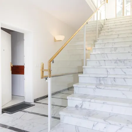 Privates Mit Bad, Kueche, Sofa & Balkon Apartmán *