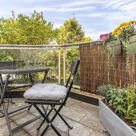 Apartman Privates Mit Bad, Kueche, Sofa & Balkon