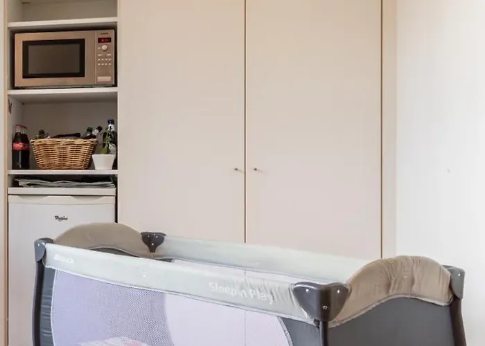 Privates Mit Bad, Kueche, Sofa & Balkon *