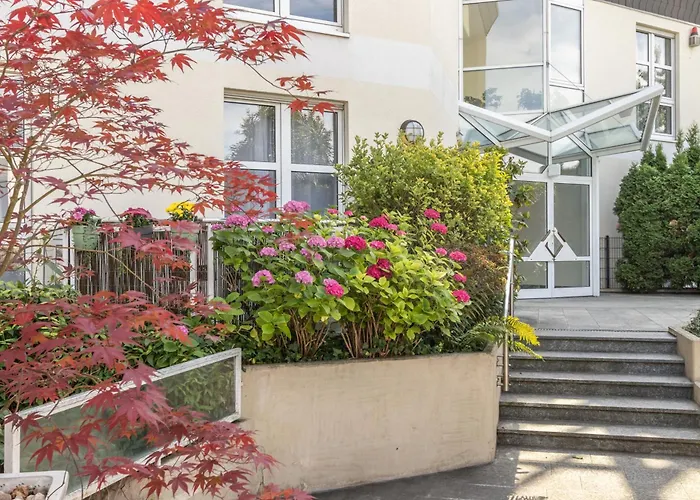 Privates Mit Bad, Kueche, Sofa & Balkon Frankfurt am Main