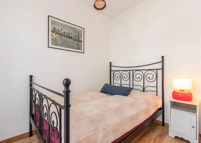 Privates Mit Bad, Kueche, Sofa & Balkon * Frankfurt am Main