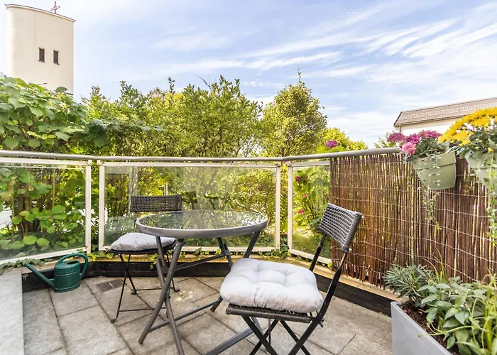 Privates Mit Bad, Kueche, Sofa & Balkon *