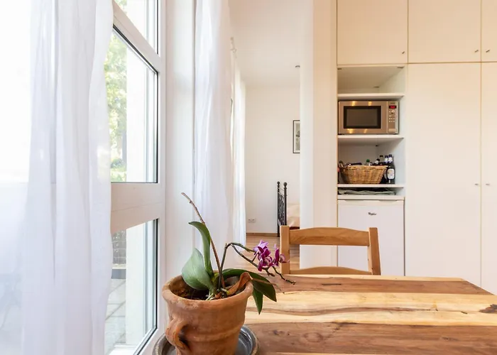 Privates Mit Bad, Kueche, Sofa & Balkon * Frankfurt am Main