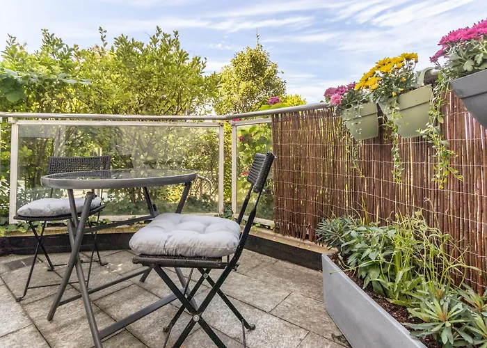 Lejlighed Privates Mit Bad, Kueche, Sofa & Balkon