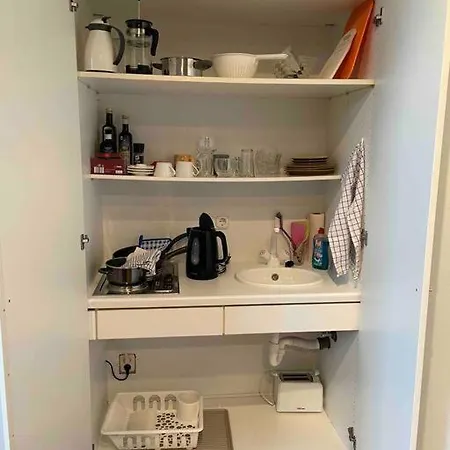 Apartment Privates Mit Bad, Kueche, Sofa & Balkon Frankfurt am Main