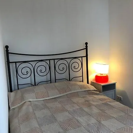 Privates Mit Bad, Kueche, Sofa & Balkon Frankfurt am Main