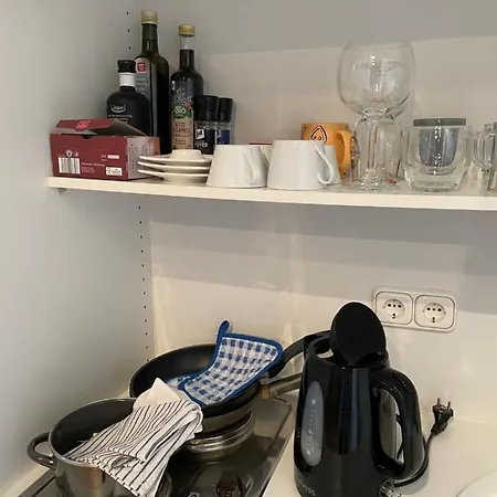 Privates Mit Bad, Kueche, Sofa & Balkon Frankfurt am Main
