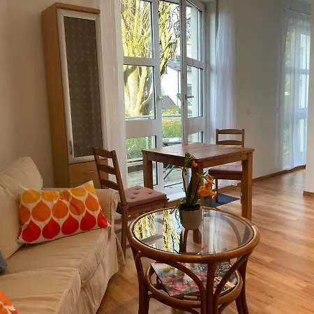 Privates Mit Bad, Kueche, Sofa & Balkon * Frankfurt am Main