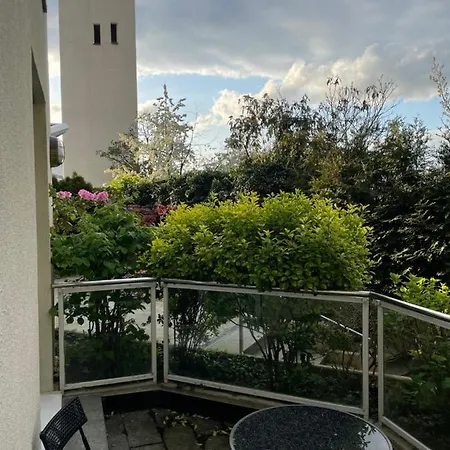 Privates Mit Bad, Kueche, Sofa & Balkon *