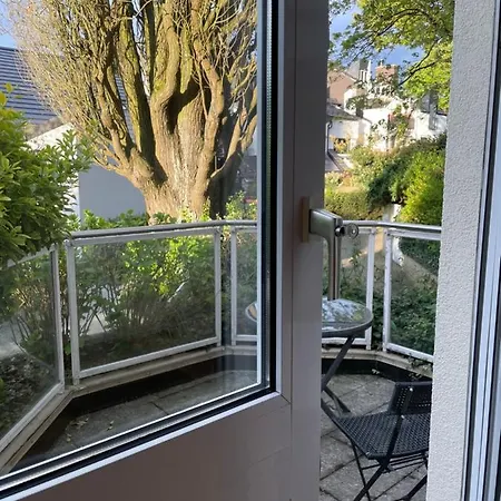 Privates Mit Bad, Kueche, Sofa & Balkon Apartment *